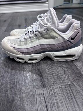 Nike Women's Air Max 95 Sneakers - Light Gray & Lavender